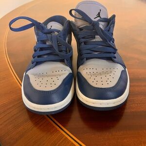 Air Jordan 1 Low Sneaker. Sz 7.5 women’s